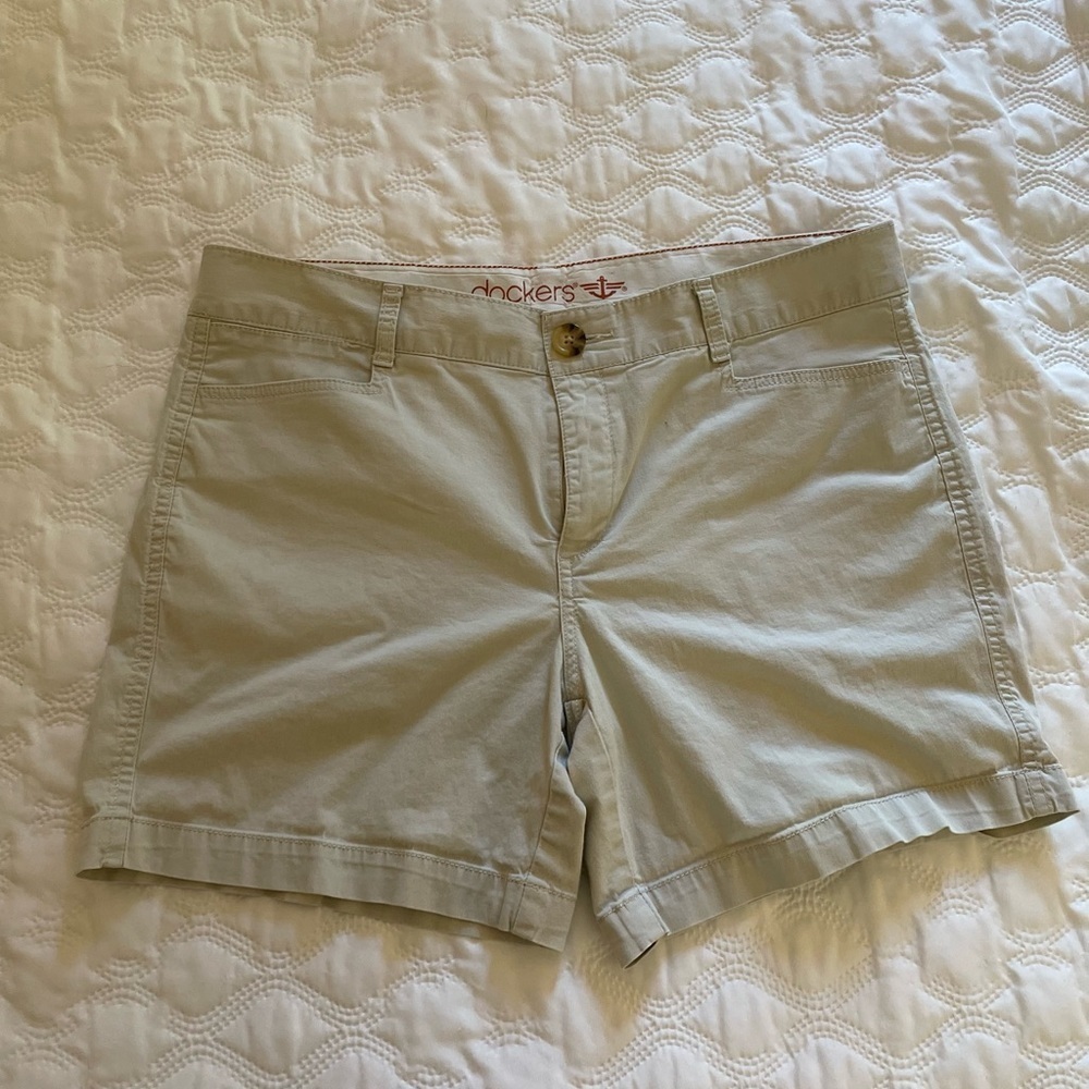 Dockers Ideal Bermuda light Khaki Size 10 w/stretch